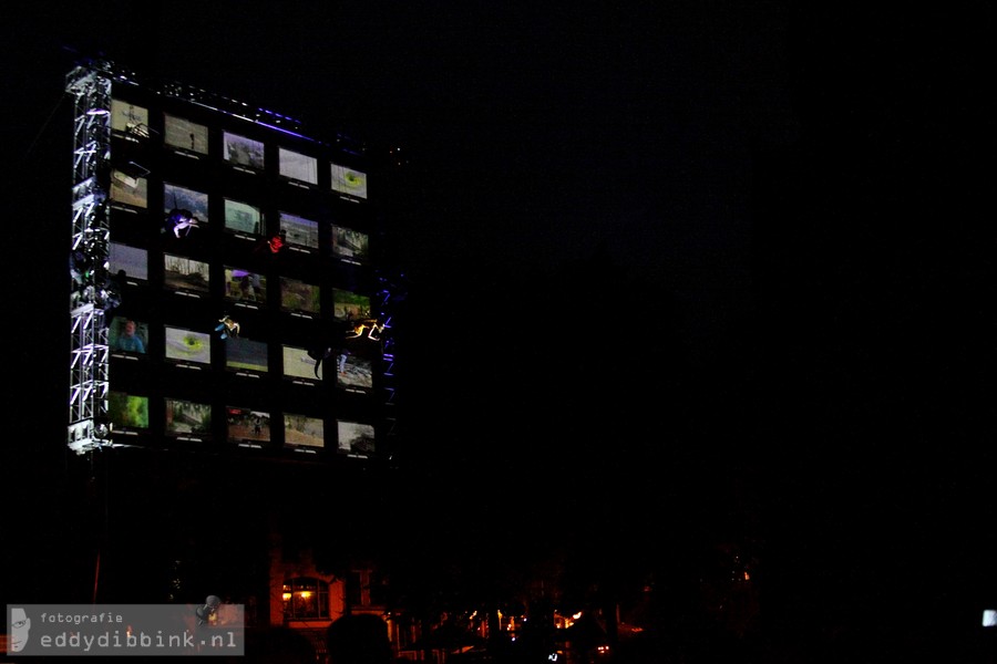 2013-07-04 Wired Aerial Theatre - As The World Tipped (Deventer Op Stelten) 014